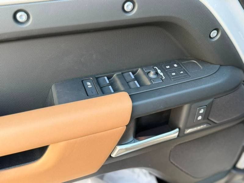 2026 Land Rover Defender 110 X DYNAMIC HSE P400 thumbnail 5
