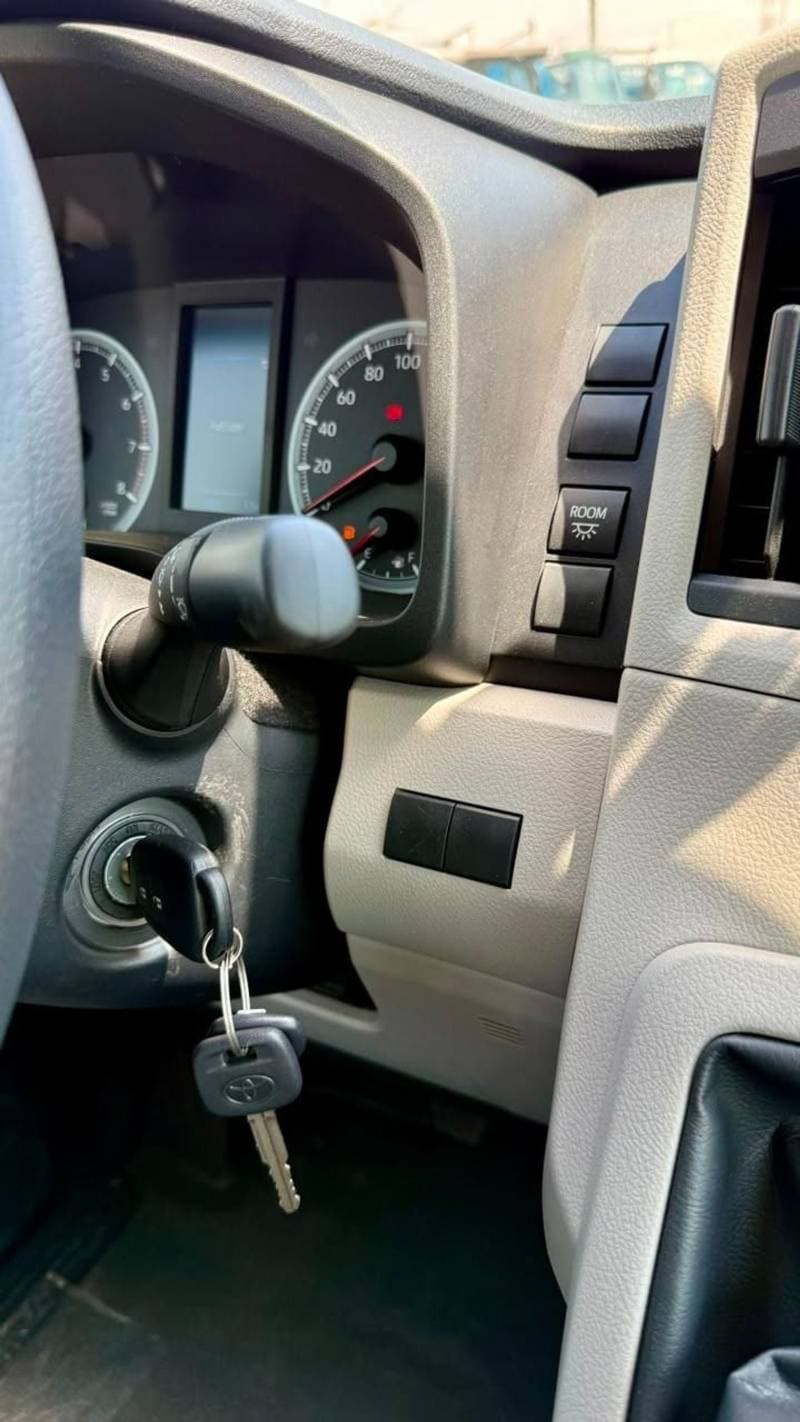 2026 Toyota Hiace GL thumbnail 8