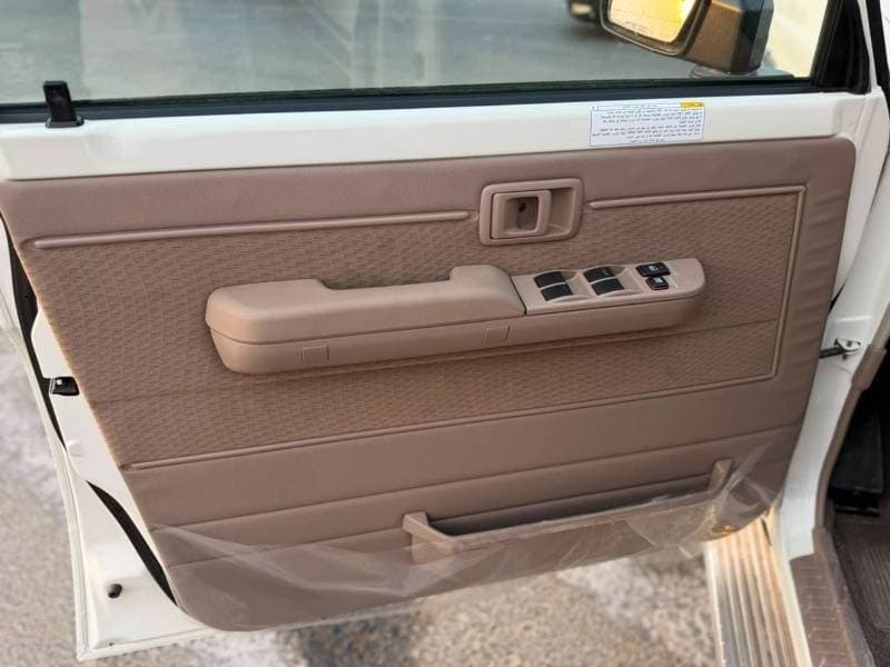 2026 Toyota Land Cruiser 70 LC76 HT VXR thumbnail 4