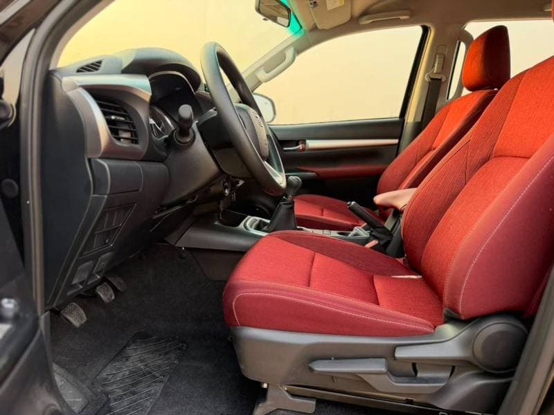 2026 Toyota Hilux GLX thumbnail 4
