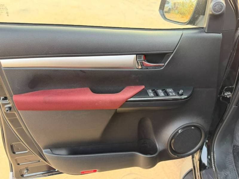 2026 Toyota Hilux GLX thumbnail 6