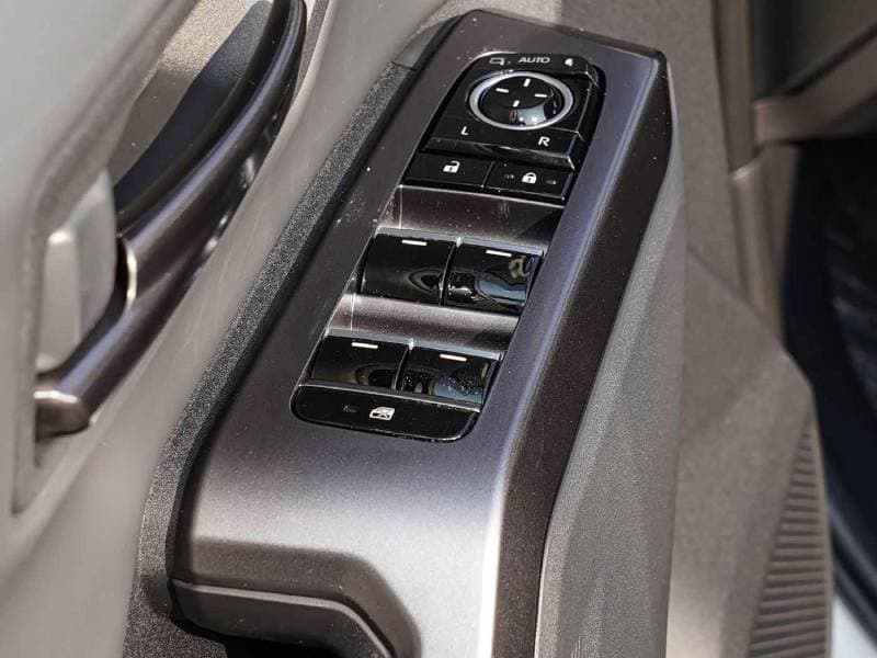 2026 Toyota RAV4 VXR HEV thumbnail 3