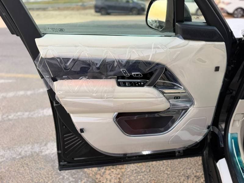 2026 Land Rover Range Rover HSE P400 thumbnail 5