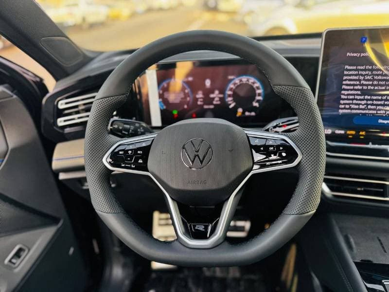 2025 Volkswagen Tiguan R LINE thumbnail 8