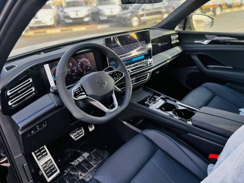 2025 Volkswagen Tiguan R LINE thumbnail 7