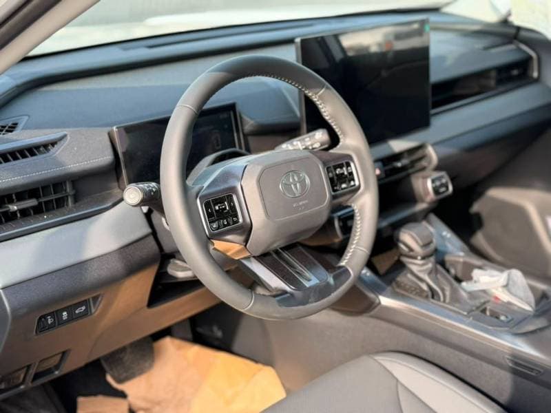 2026 Toyota RAV4 XLE thumbnail 6