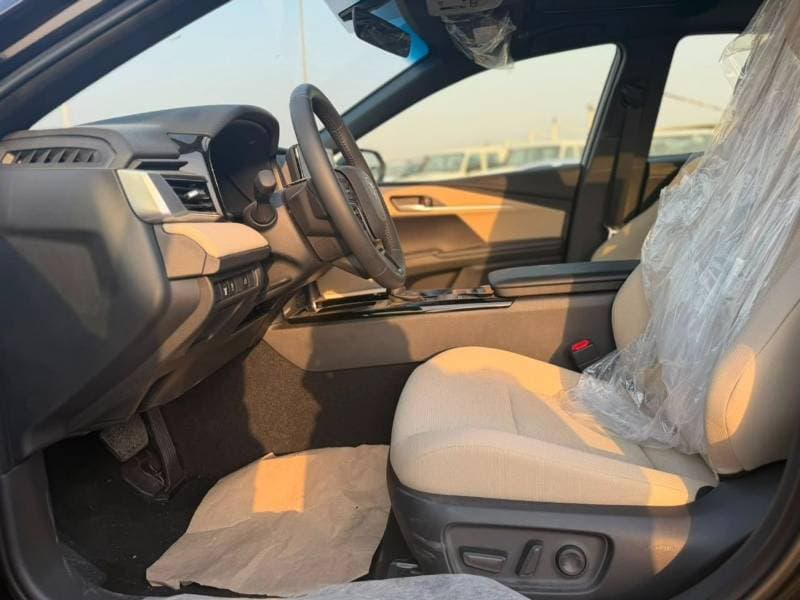 2026 Toyota Camry GLE HEV thumbnail 5