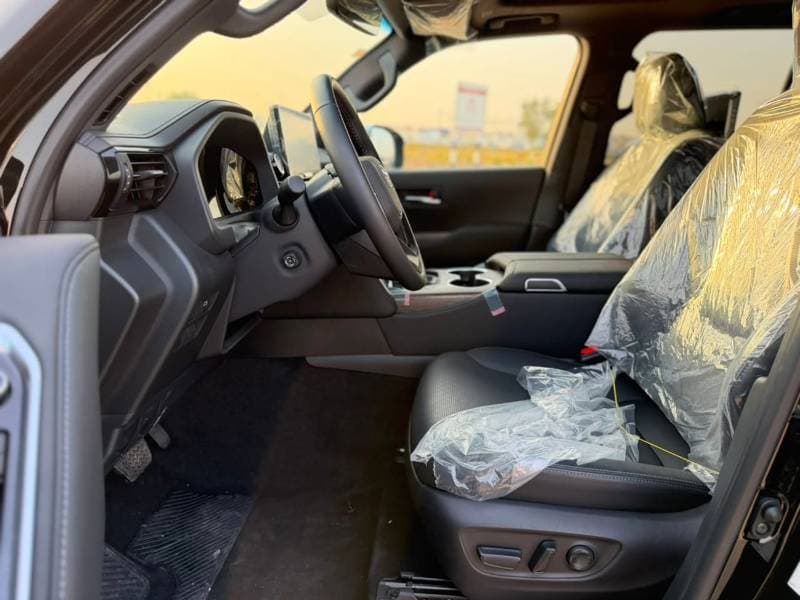 2025 Toyota Land Cruiser VX thumbnail 4