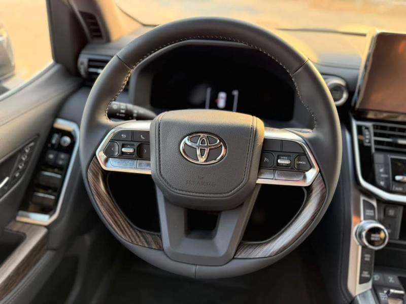 2025 Toyota Land Cruiser VX thumbnail 7