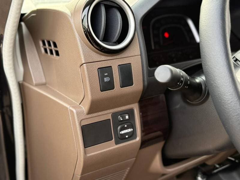 2026 Toyota Land Cruiser Pick Up thumbnail 7