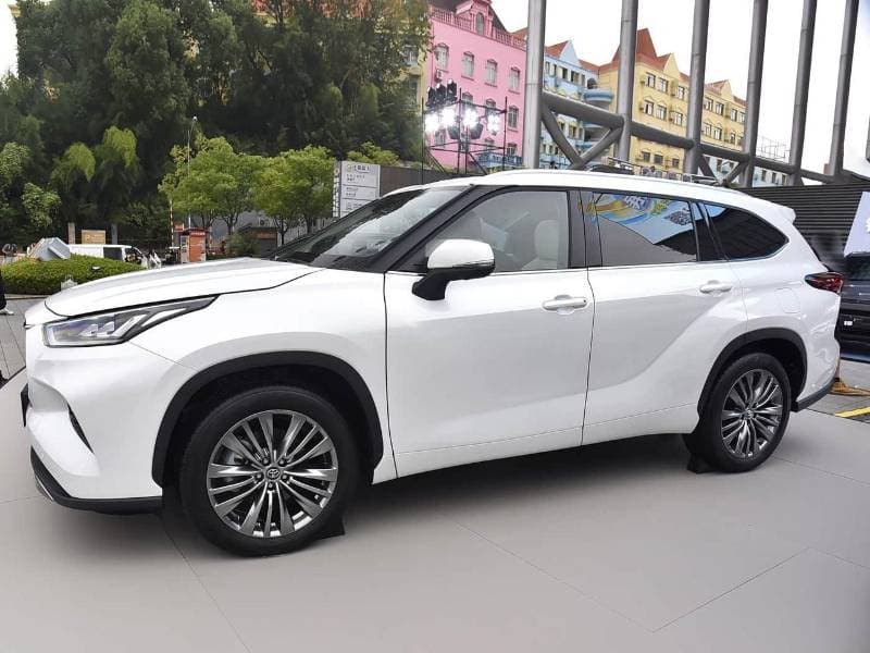 2026 Toyota Highlander VXR thumbnail 3