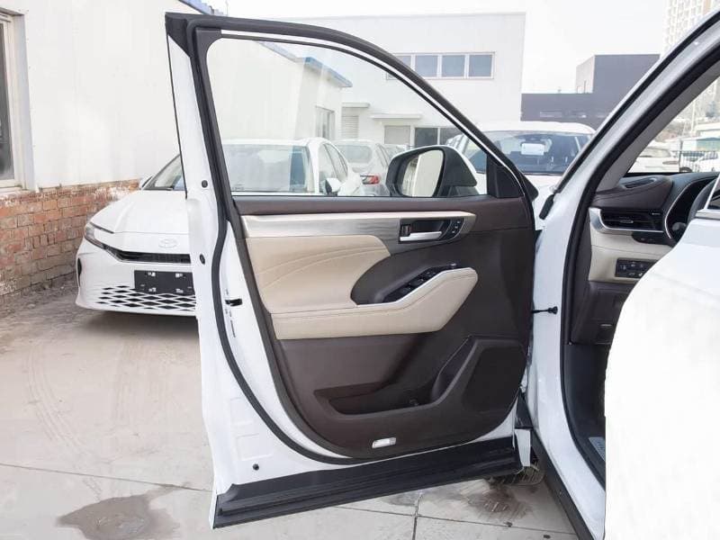 2026 Toyota Highlander VXR thumbnail 5