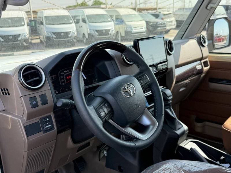 2025 Toyota Land Cruiser Pick Up thumbnail 6