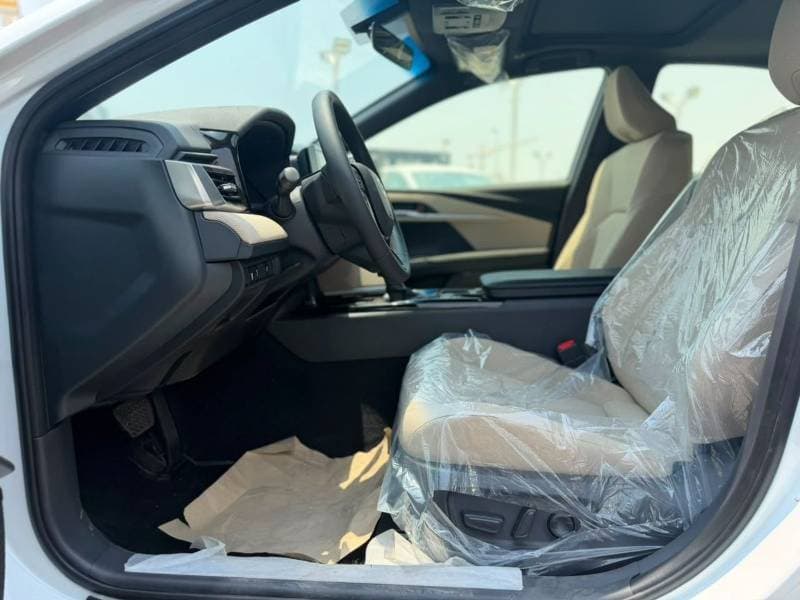 2026 Toyota Camry GLE HEV thumbnail 4