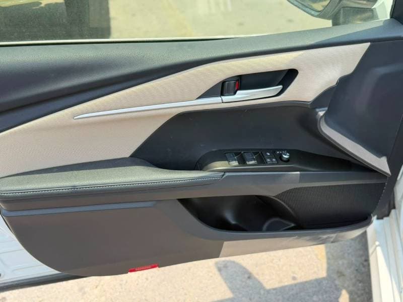 2026 Toyota Camry GLE HEV thumbnail 5