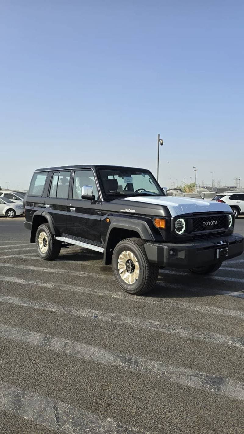 2026 Toyota Land Cruiser 70 LC76 HT VXR thumbnail 2