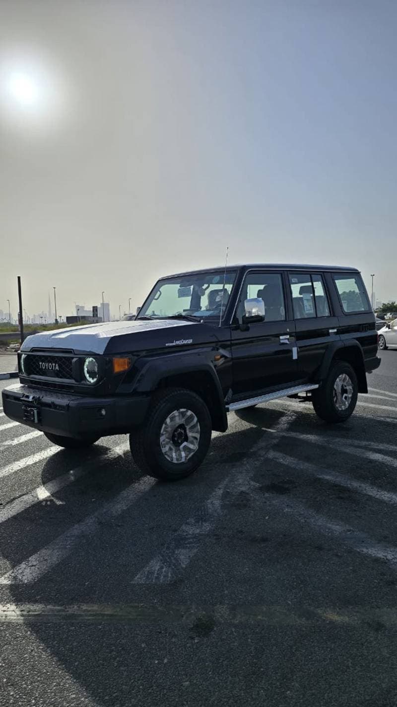2026 Toyota Land Cruiser 70 LC76 HT VXR thumbnail 3