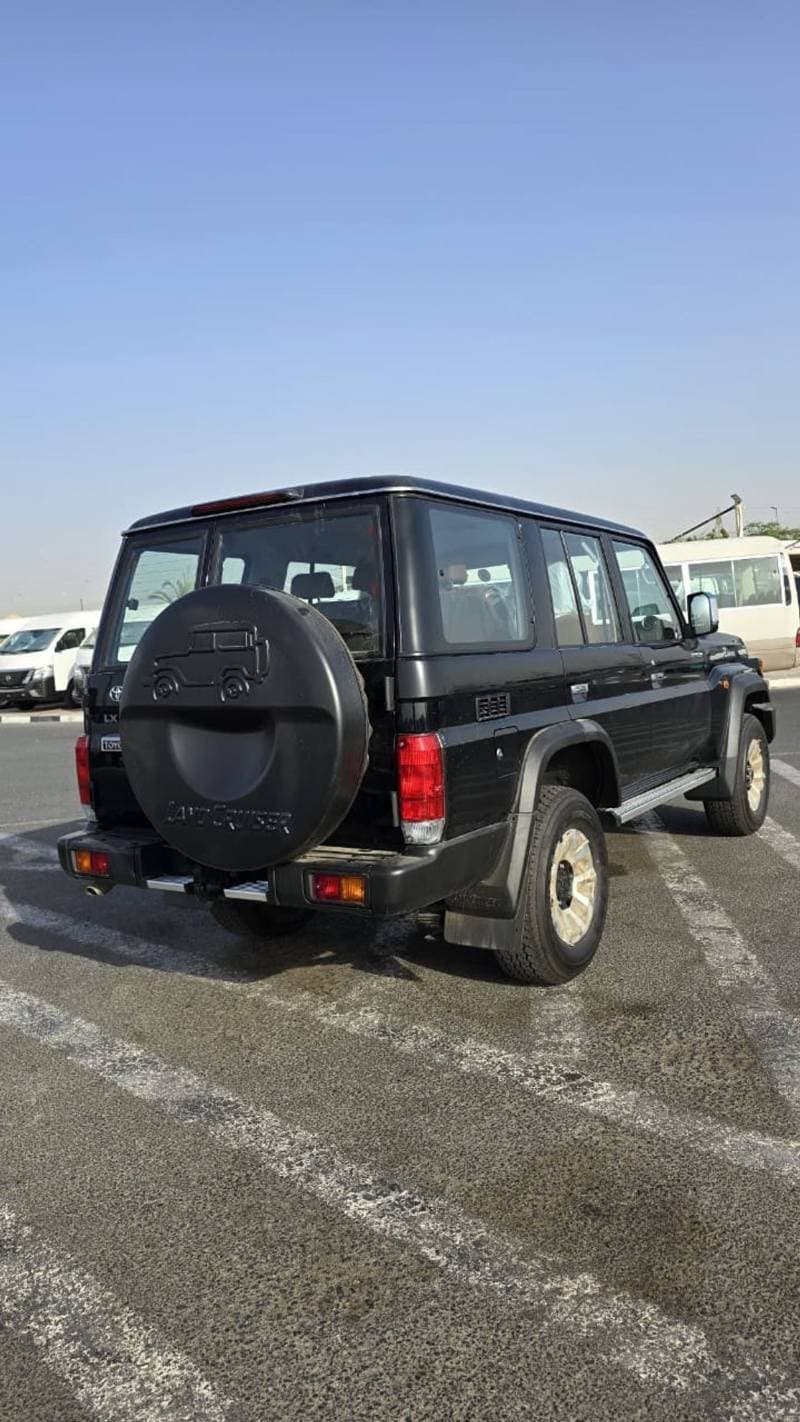 2026 Toyota Land Cruiser 70 LC76 HT VXR thumbnail 4