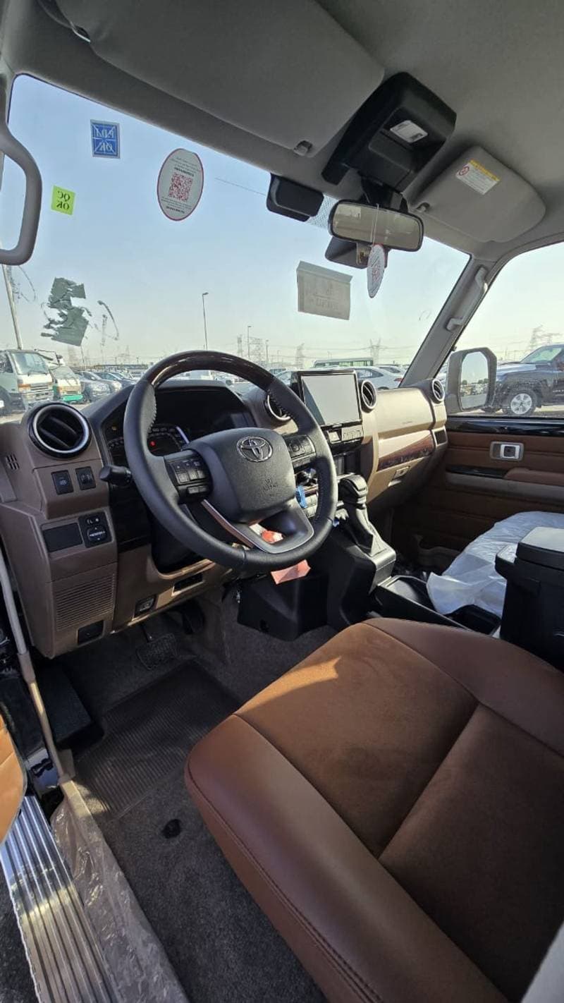 2026 Toyota Land Cruiser 70 LC76 HT VXR thumbnail 7