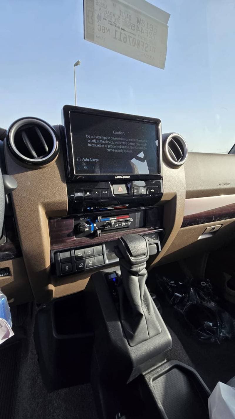 2026 Toyota Land Cruiser 70 LC76 HT VXR thumbnail 8