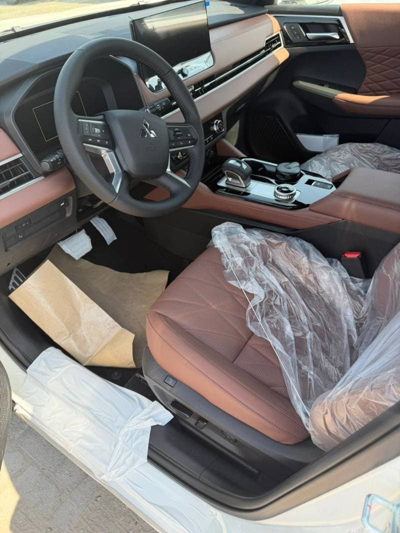 2026 Mitsubishi Outlander PREMIUM LAUNCH EDITION thumbnail 2