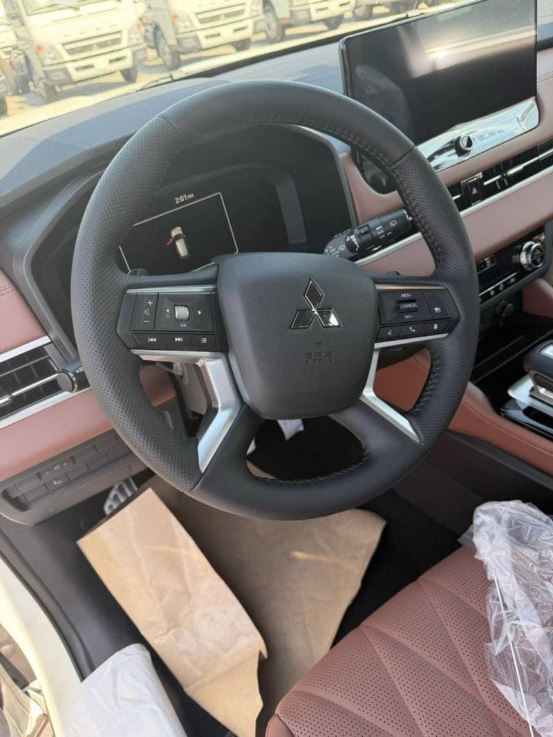 2026 Mitsubishi Outlander PREMIUM LAUNCH EDITION thumbnail 4