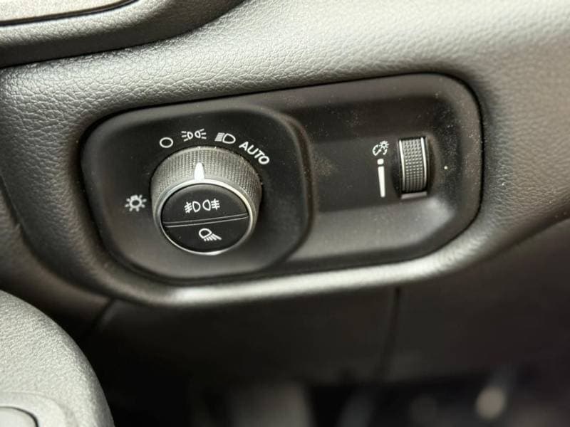 2025 RAM 2500 TRADESMAN thumbnail 6