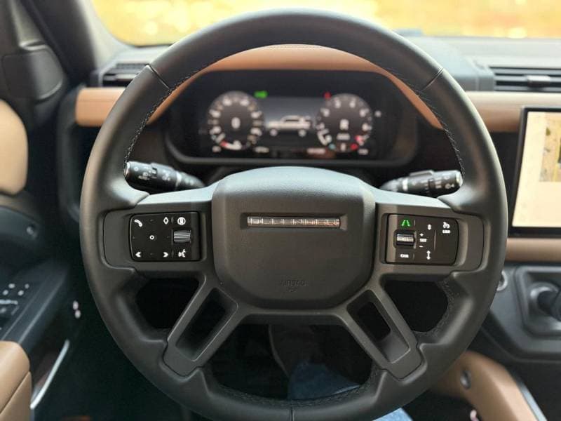 2025 Land Rover Defender thumbnail 6