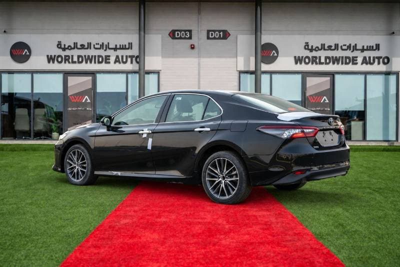 2024 Toyota Camry GLE X thumbnail 3