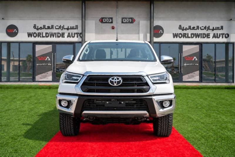 2026 Toyota Hilux SR5 thumbnail 2