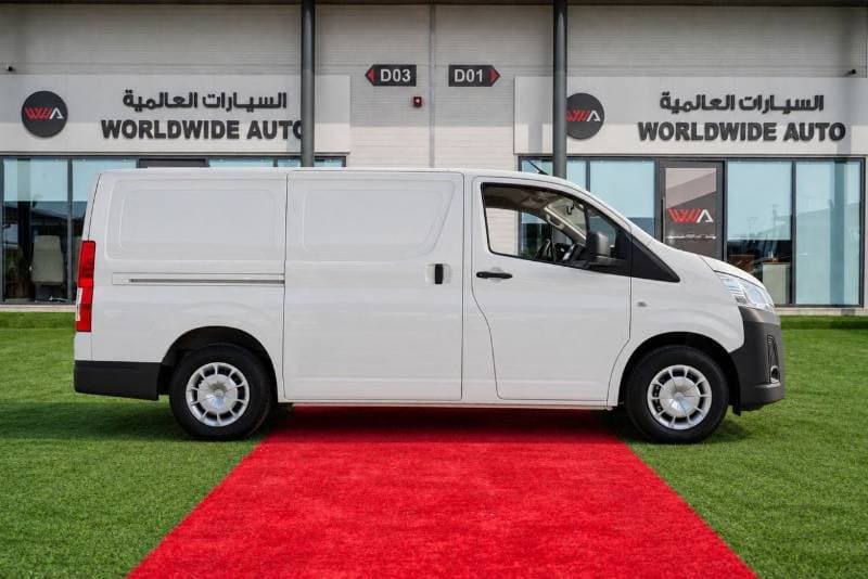 2026 Toyota Hiace DX thumbnail 2