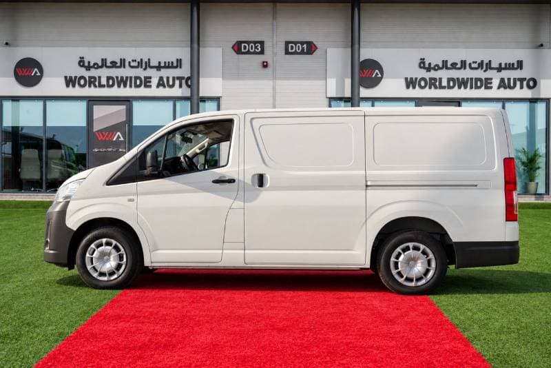 2026 Toyota Hiace DX thumbnail 4