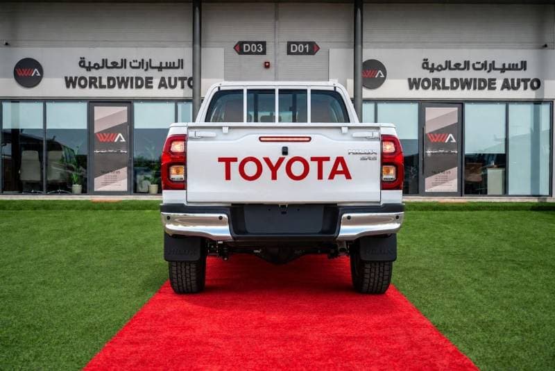 2026 Toyota Hilux SGLX thumbnail 4