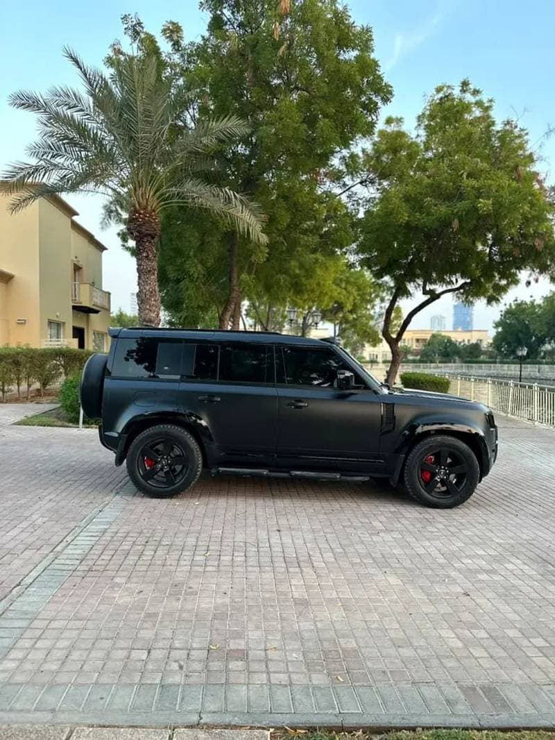 2023 Land Rover Defender thumbnail 2