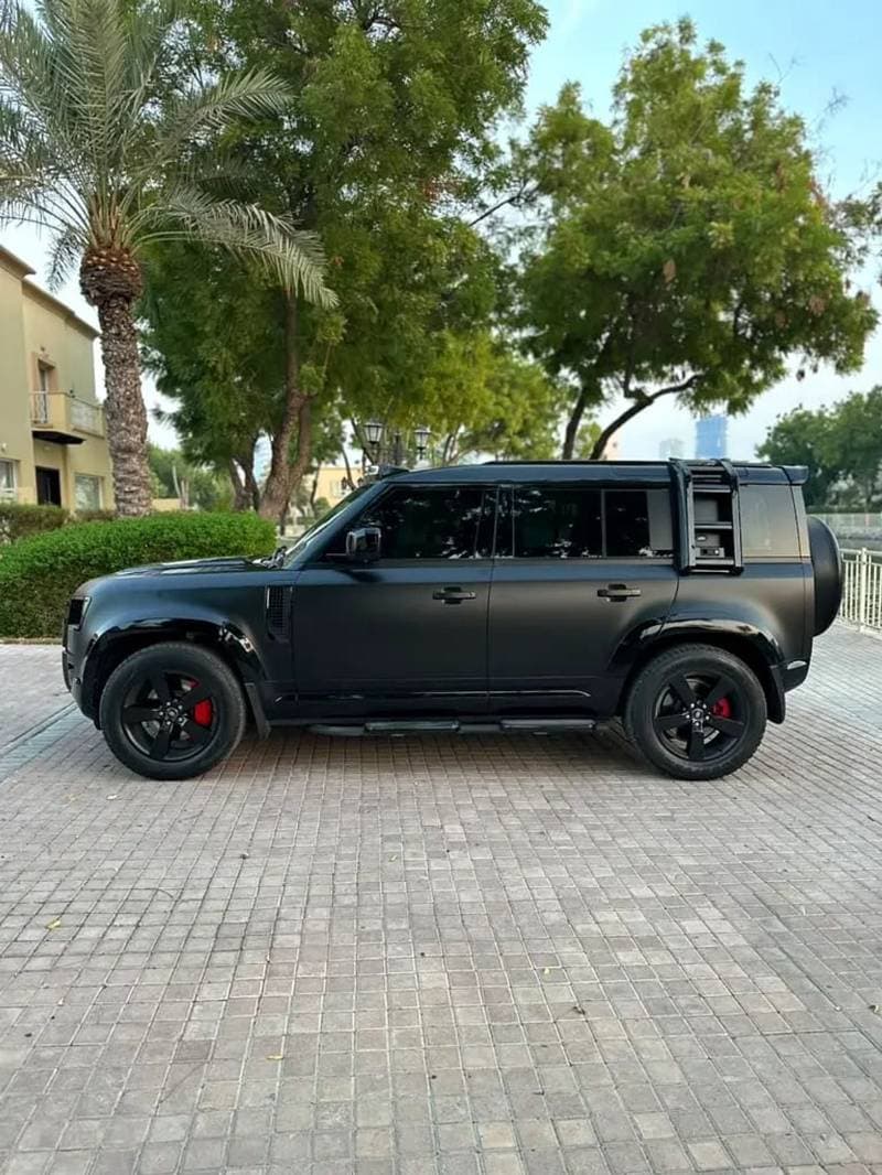 2023 Land Rover Defender thumbnail 7