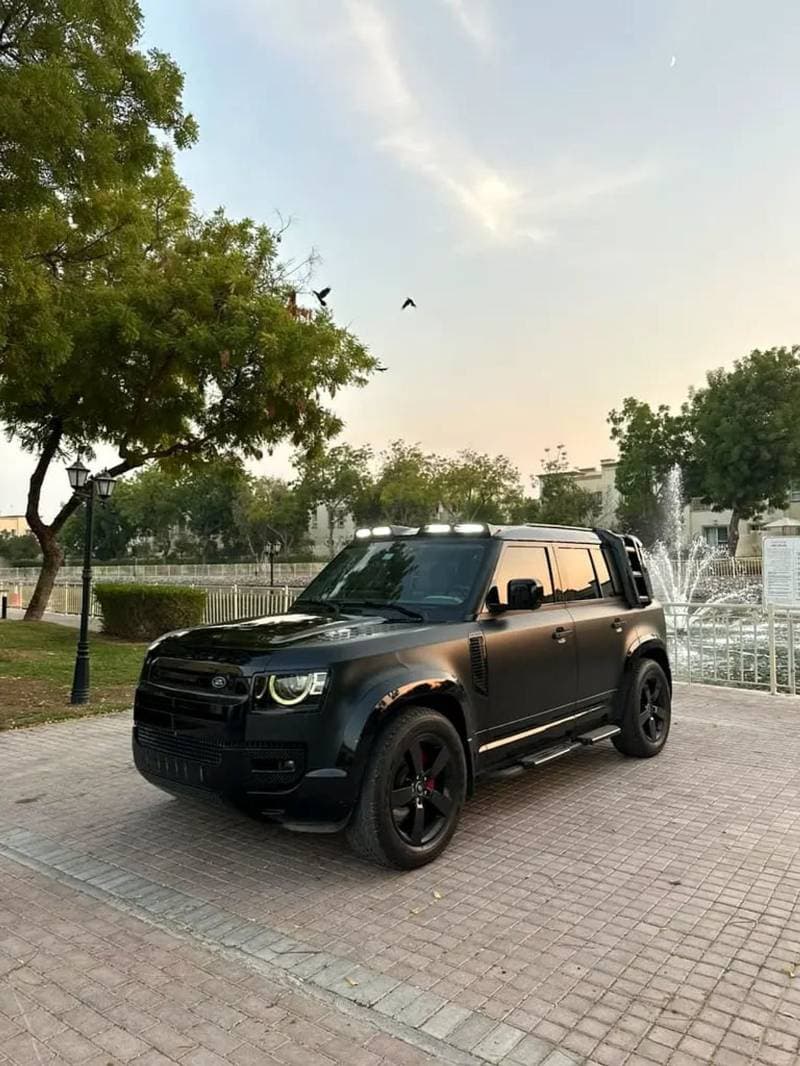 2023 Land Rover Defender thumbnail 3