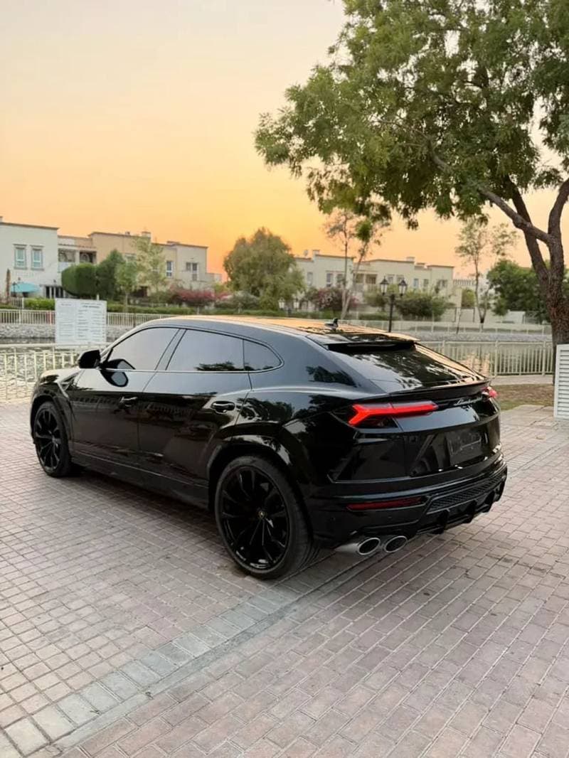 2021 Lamborghini Urus STANDARD thumbnail 3