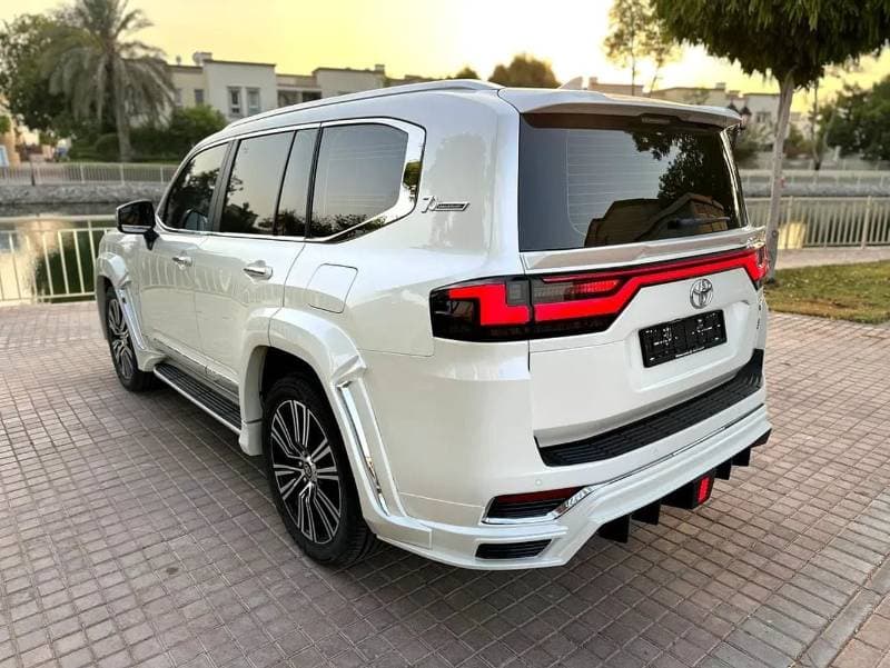 2025 Toyota Land Cruiser thumbnail 5