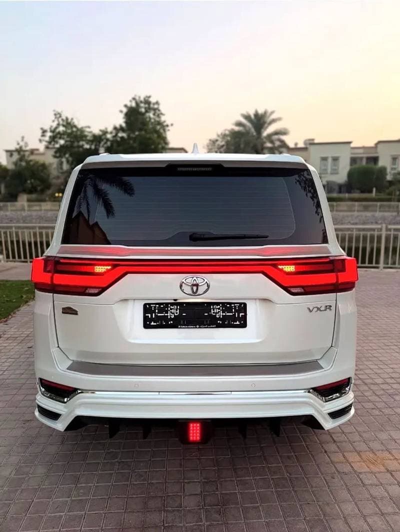 2025 Toyota Land Cruiser thumbnail 4