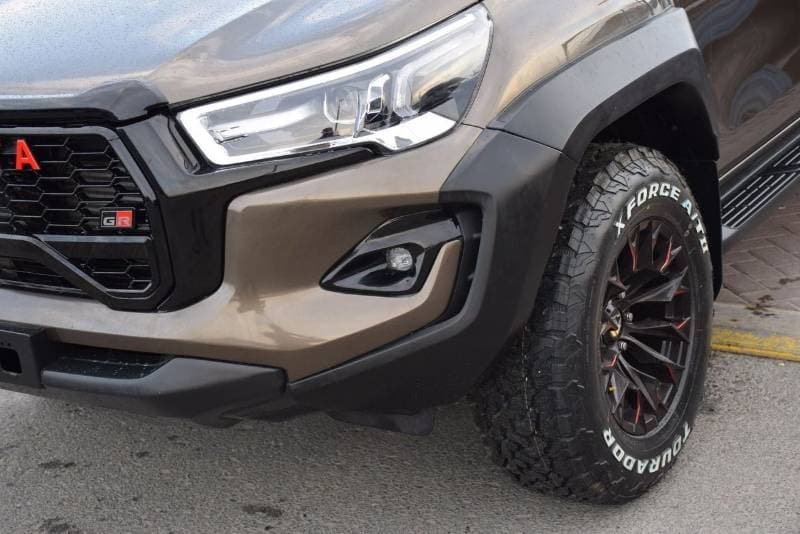 2020 Toyota Hilux thumbnail 2