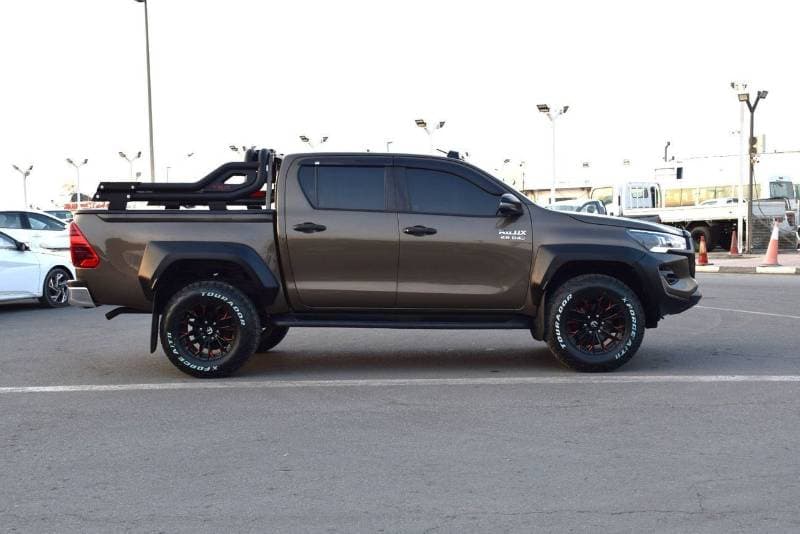 2020 Toyota Hilux thumbnail 3