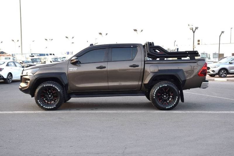 2020 Toyota Hilux thumbnail 8