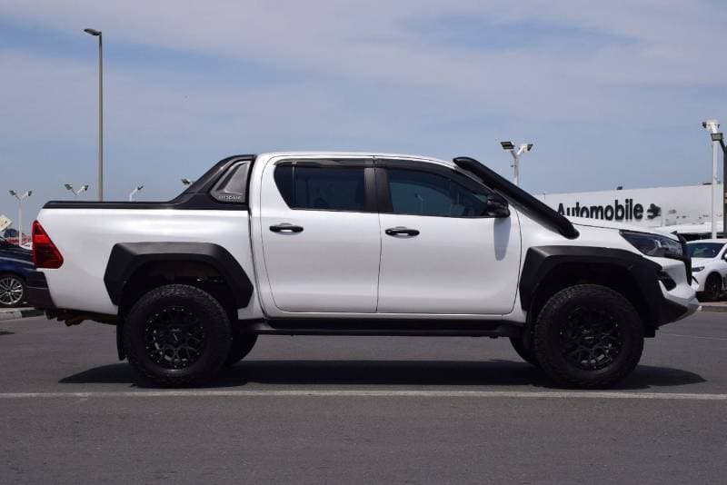 2023 Toyota Hilux GR SPORT thumbnail 2