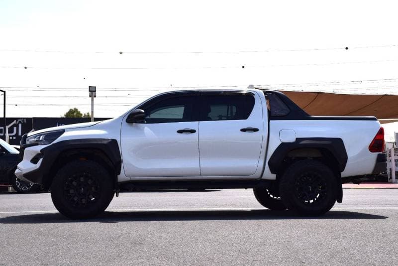 2023 Toyota Hilux GR SPORT thumbnail 3