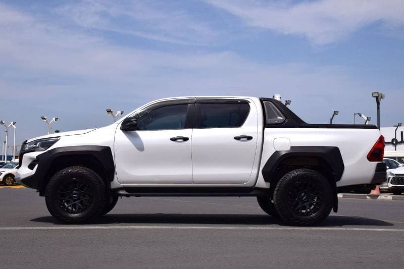2023 Toyota Hilux GR SPORT thumbnail 8