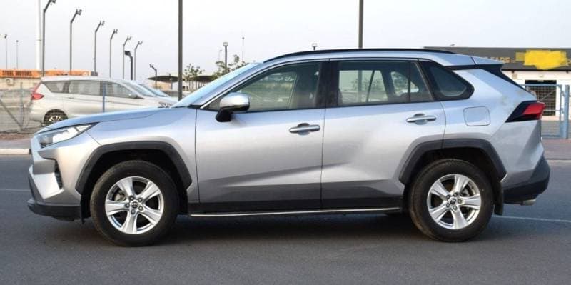2019 Toyota RAV4 LE thumbnail 5