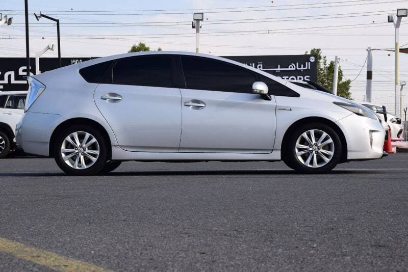 2013 Toyota Prius STANDARD thumbnail 2