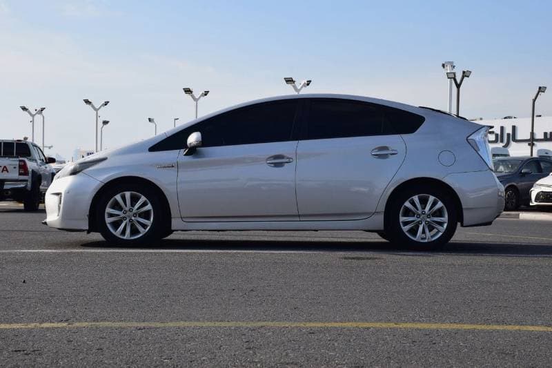 2013 Toyota Prius STANDARD thumbnail 3