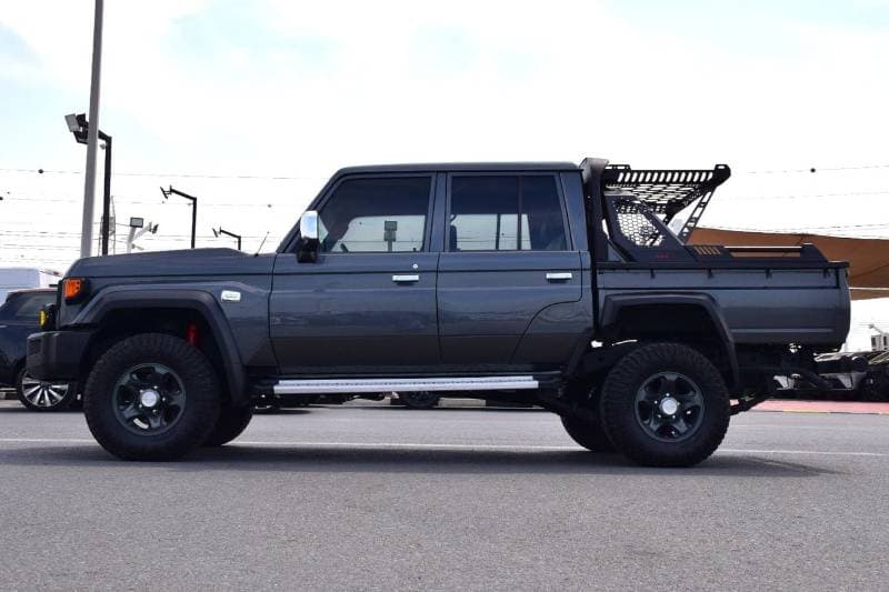 2018 Toyota Land Cruiser Pick Up thumbnail 2