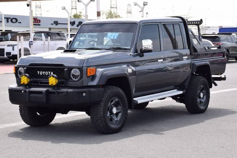 2018 Toyota Land Cruiser Pick Up thumbnail 3